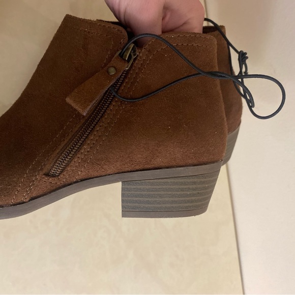 🆕BNWT Arizona Womens Galen Block Heel Zip Booties - Picture 5 of 7